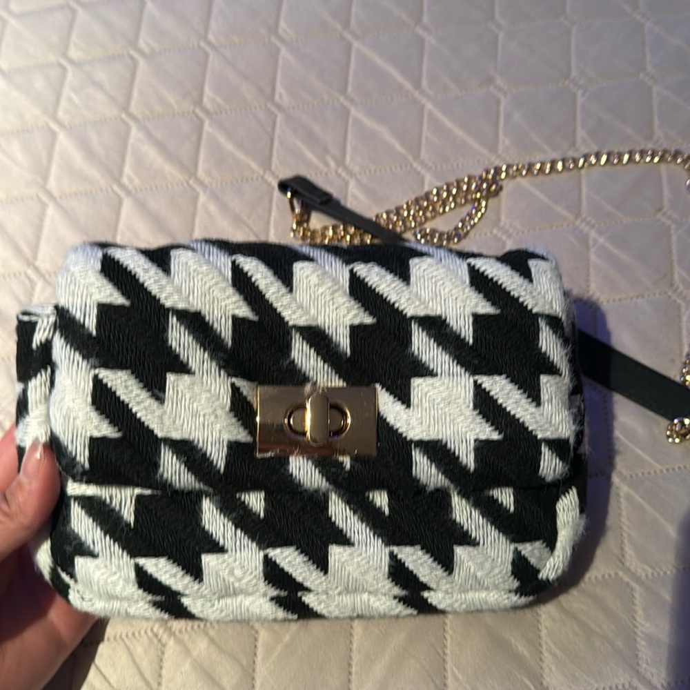 H&M Houndstooth crossbody bag gold chain